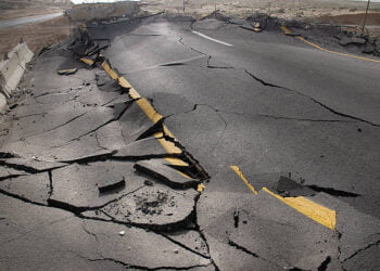 সড়ক বললে ভূল করা হবে    