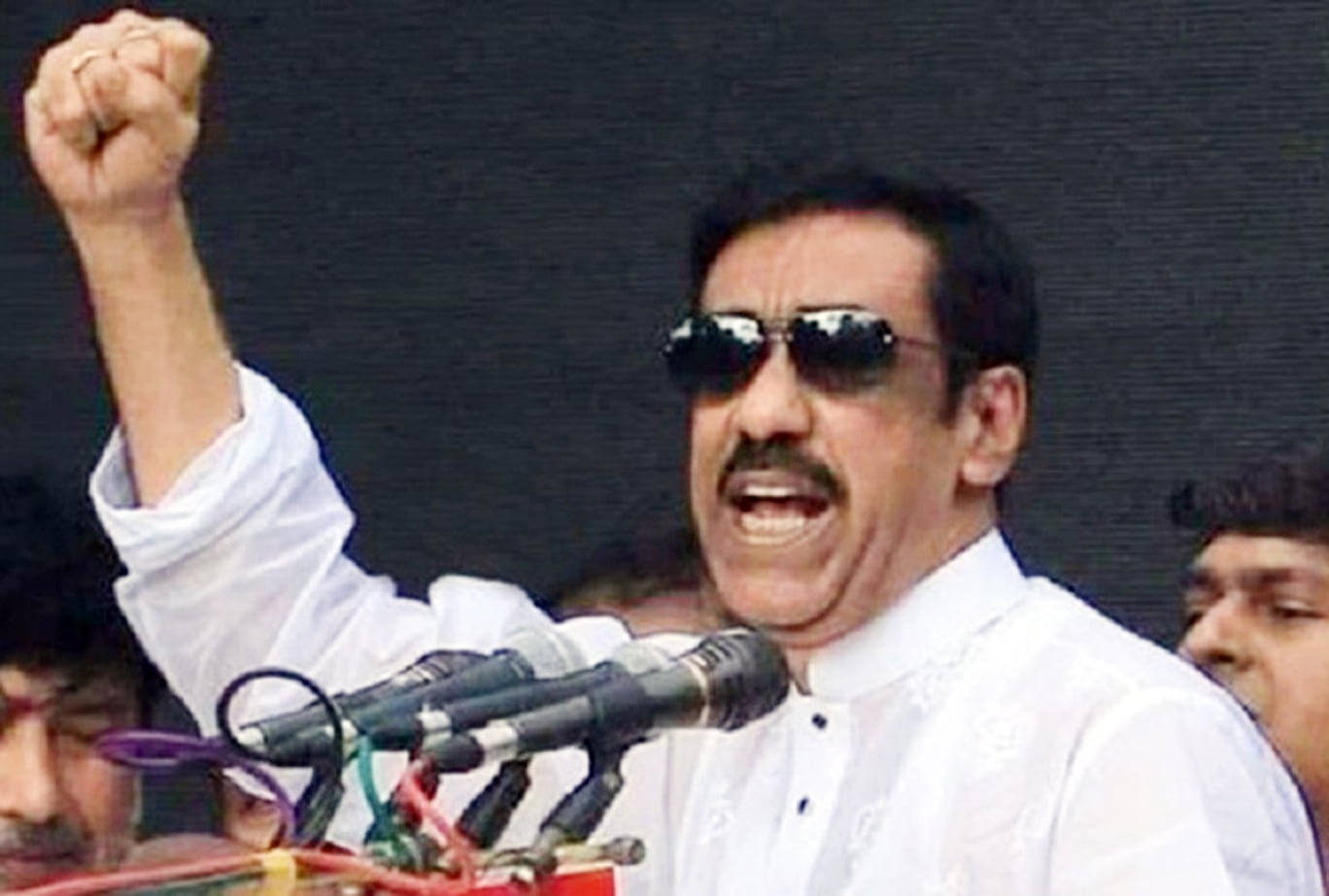 শামীম ওসমানের আশ্বাসে ট্রাফিক কার্যক্রম বন্ধ ঘোষণা করল আন্দোলনরত শিক্ষার্থীরা