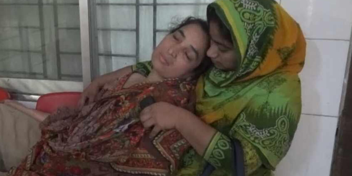 ইন্টারনেট সংযোগে নিতে বাধা দেওয়ায় গৃহবধূকে ছুরিকাঘাত