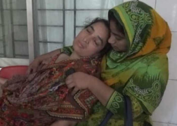 ইন্টারনেট সংযোগে নিতে বাধা দেওয়ায় গৃহবধূকে ছুরিকাঘাত