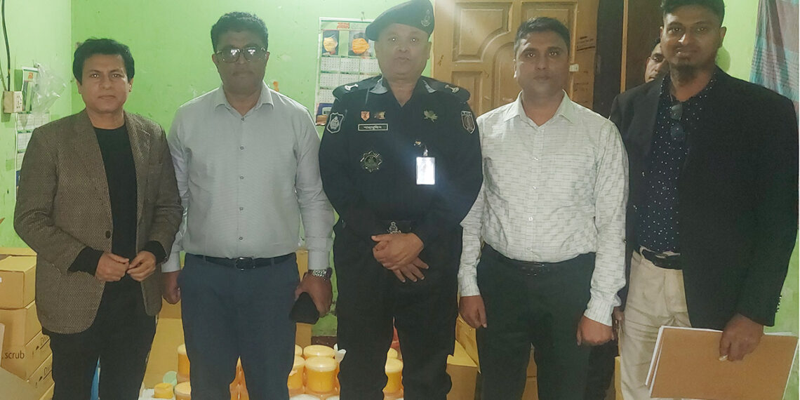 ক্ষতিকারক রাসায়নিক উপাদান দিয়ে কসমেটিকস তৈরির কারখানায় অভিযান