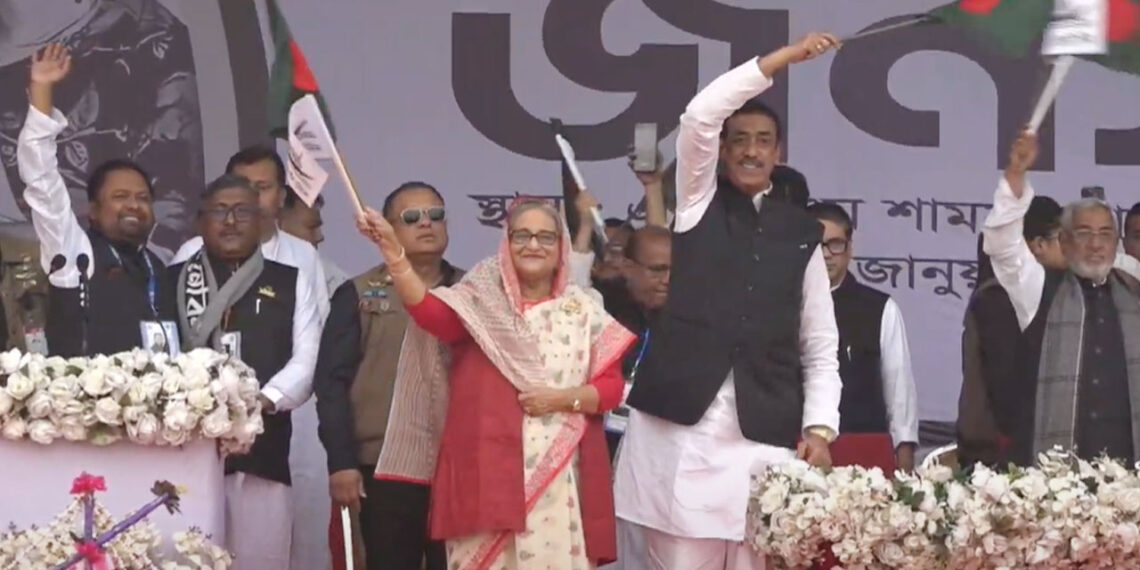 নারায়ণগঞ্জের জনসভা মঞ্চে প্রধানমন্ত্রী