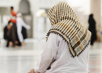 নামাজে মনোযোগ বাড়ানোর উপায়