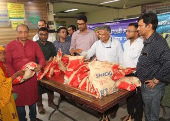 ডক্টরস এসোসিয়েশন: নারায়ণগঞ্জে ঈদ খাদ্য সামগ্রী বিতরণ