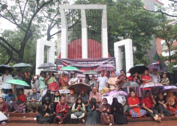 গানে-কবিতা গণহত্যার বিচার চাইলেন নারায়ণগঞ্জ সাংস্কৃতিক জোট