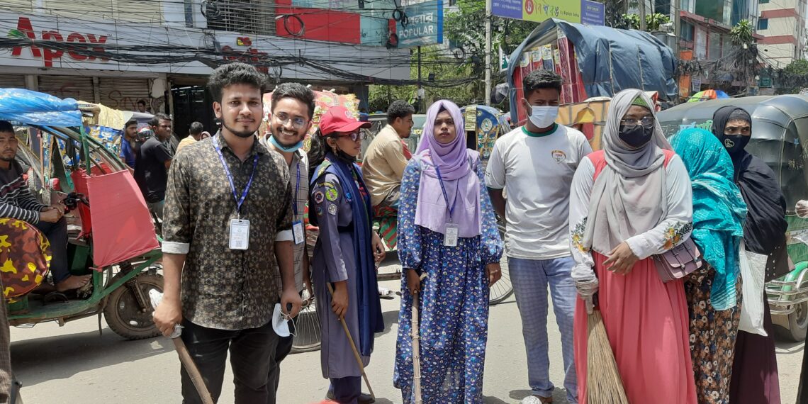নারায়ণগঞ্জে আইনশৃঙ্খলা ও ট্রফিক দায়িত্বে বৈষম্যবিরোধী শিক্ষার্থীরা