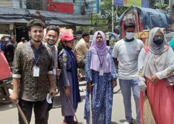 নারায়ণগঞ্জে আইনশৃঙ্খলা ও ট্রফিক দায়িত্বে বৈষম্যবিরোধী শিক্ষার্থীরা