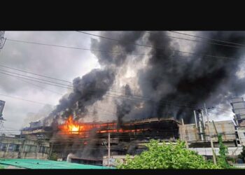 রূপগঞ্জে গাজী টায়ার্সে ভয়াবহ আগুন,ব্যাপক ক্ষয়ক্ষতি