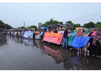 রূপগঞ্জে শেখ হাসিনার পূর্বাচলের সকল প্লটের বরাদ্দ বাতিলের দাবিতে বিক্ষোভ -মানববন্ধন। Nafiz Ashraf. Tnntv24