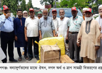 নোয়াখালীর বেগমগঞ্জের বন্যাদুর্গতদের মাঝে রূপগঞ্জ মুক্তিযোদ্ধাদের ঔষধ ও ত্রাণ সামগ্রী বিতরণ। Nafiz Ashraf. Tnntv24