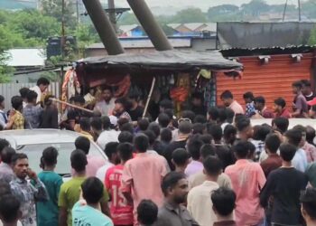 রূপগঞ্জে ছাত্রদলের বিক্ষোভ মিছিলে দুর্বৃত্তদের হামলা : আহত- ২০, দোকান ভাংচুর ও লুটপাট : Nafiz Ashraf. Tnntv24