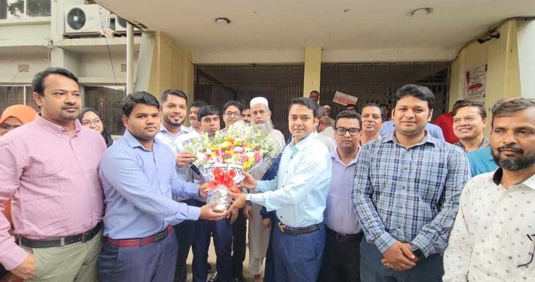 রূপগঞ্জ উপজেলায় নতুন নির্বাহী অফিসারকে অফিসার্স ক্লাবের শুভেচ্ছা