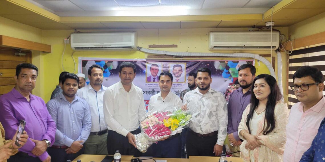 রূপগঞ্জ উপজেলা নির্বাহী অফিসার  ও সহকারী কমিশনারকে বিদায় সংবর্ধনা