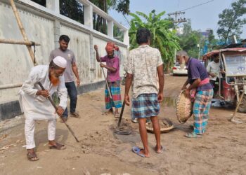 রূপগঞ্জের কাঞ্চন পৌরসভার বেহাল সড়ক সংস্কারে জামায়াত-বিএনপি ও সামাজিক সংগঠন। Nafiz Ashraf. Tnntv24