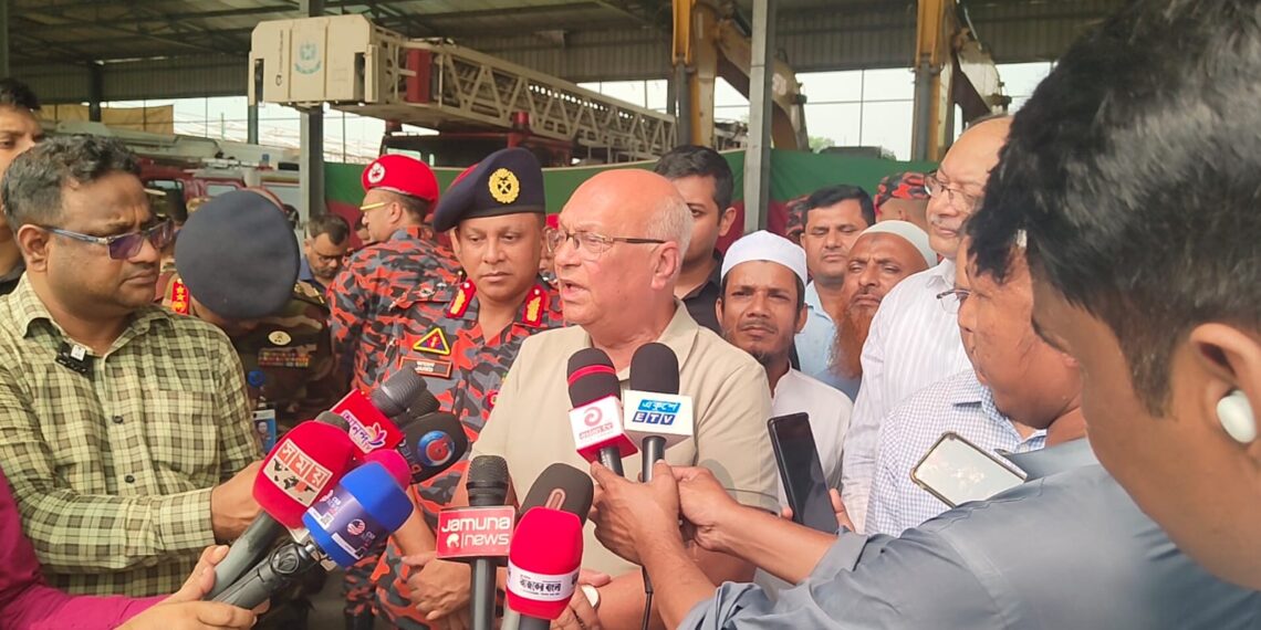 দুর্যোগ ব্যবস্থাপনা উপদেষ্টা ফারুক ১১টি এরিয়াল প্লাটফর্ম ল্যাডার অত্যাধুনিক গাড়ির চাবি হস্তান্তর করেন। Nafiz Ashraf.Tnntv24