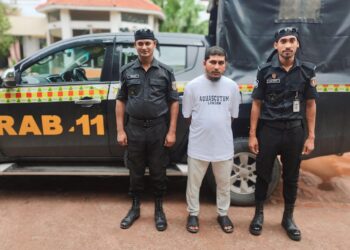 হকার নেতা চাঁদাবাজ আসাদকে রূপগঞ্জ থেকে গ্রেফতার করেছে র‍্যাব-১১ । Nafiz Ashraf. Tnntv24