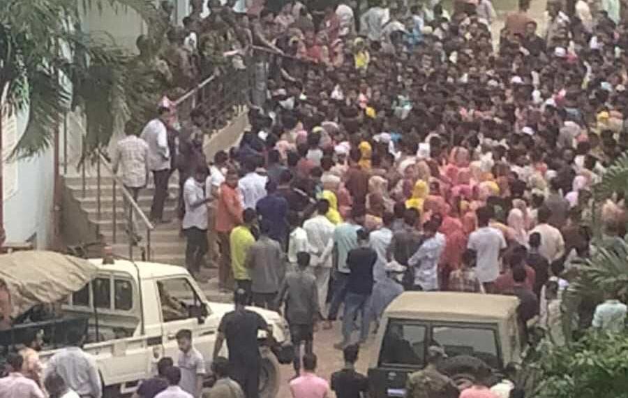 রূপগঞ্জে বিশ দফা দাবিতে  শ্রমিকদের বিক্ষোভ, মহাসড়ক অবরোধ : Nafiz Ashraf. Tnntv24