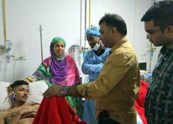 বৈষম্যবিরোধী ছাত্র-জনতা আন্দোলনে গুলিবিদ্ধ জুবায়েরের খোঁজ নিলেন গিয়াস পুত্র ফয়সাল। Nafiz Ashraf. Tnntv24