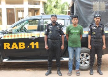 সোনারগাঁওয়ে মটোরসাইকেলের তেলের ট্যাংক থেকে ১১০ বোতল ফেনসিডিল উদ্ধার। Nafiz Ashraf. Tnntv24