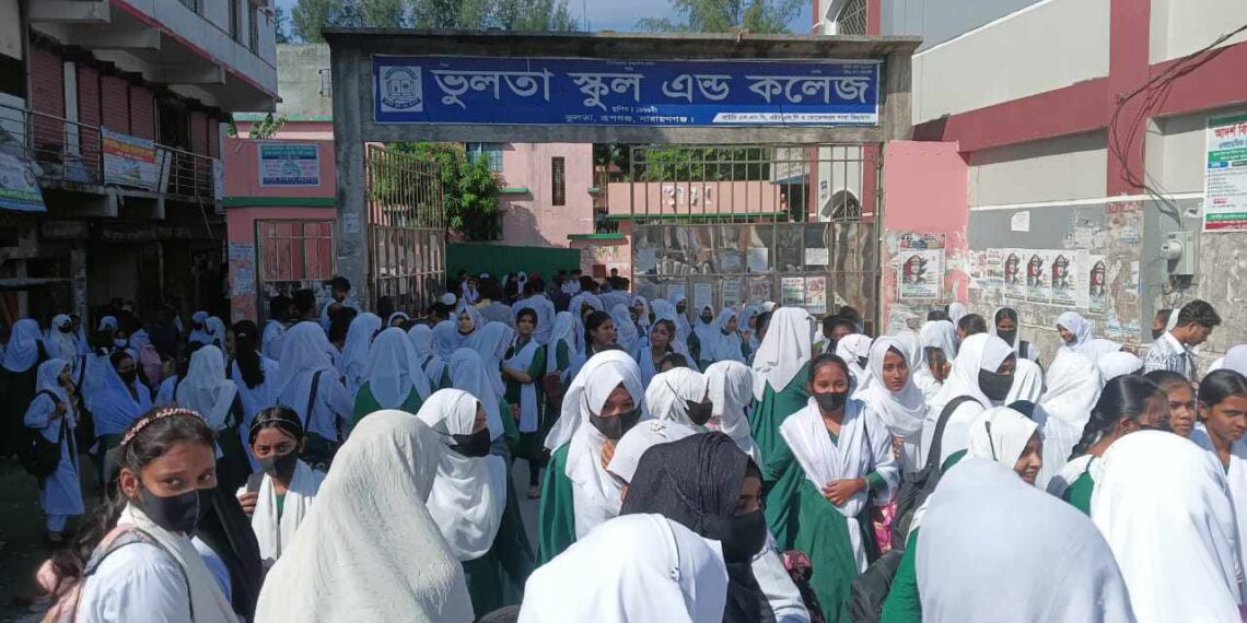 রূপগঞ্জে ভারপ্রাপ্ত অধ্যক্ষের অপসারনের দাবিতে শিক্ষার্থীদের বিক্ষোভ, পাঠদান ব্যাহত: Nafiz Ashraf. Tnntv24