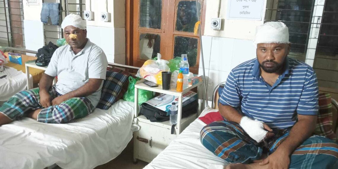 রূপগঞ্জে পূর্ব শত্রুতার জেরে ২ যুবককে কুপিয়ে জখম,থানায় অভিযোগ :Nafiz Ashraf. Tnntv24