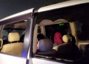 বৈষম্যবিরোধী ছাত্রনেতাদের গাড়িতে হামলা, পুলিশের দাবি ছিনতাইয়ের ঘটনা । Nafiz Ashraf. Tnntv24