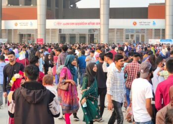 ছুটির দিনে বাণিজ্য মেলায় উপচে পড়া ভিড়, গান আয়োজনে নতুন মাত্রা । Nafiz Ashraf.Tnntv24