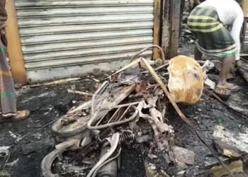 রূপগঞ্জের ইছাপুরা বাজারে আগুনে ৯ দোকান পুড়ে ছাই । Nafiz Ashraf.Tnntv24