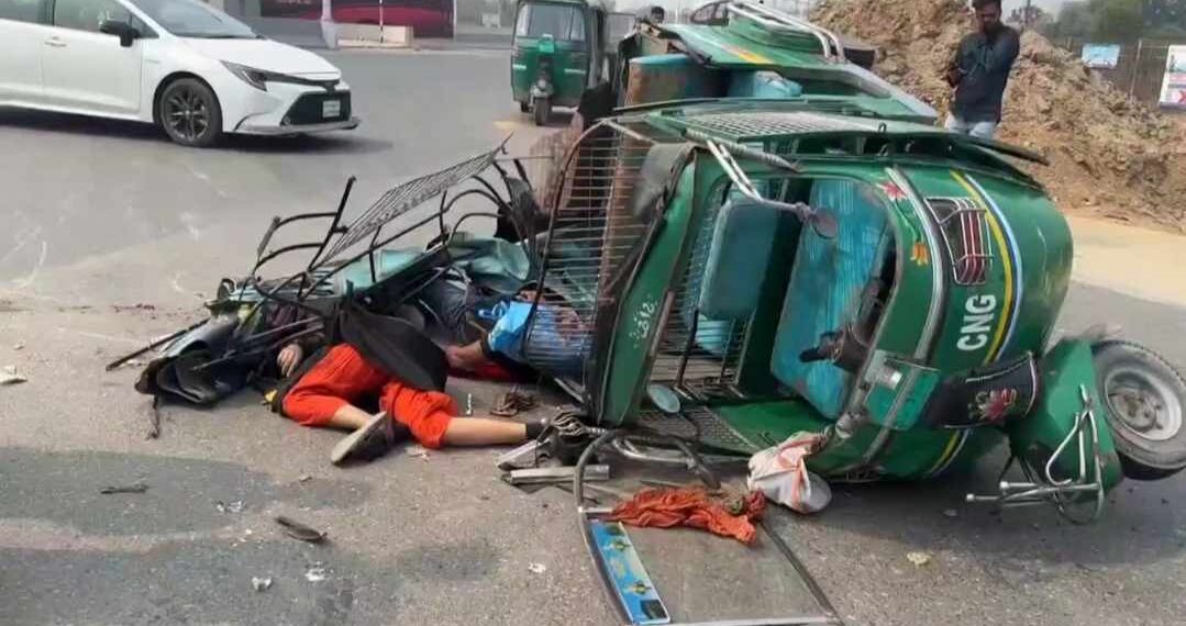 পূর্বাচলে সিএনজি-রেডিমিক্স গাড়ির মুখোমুখি সংঘর্ষ।। নিহত ২ আহত ৪ : Nafiz Ashraf.Tnntv24