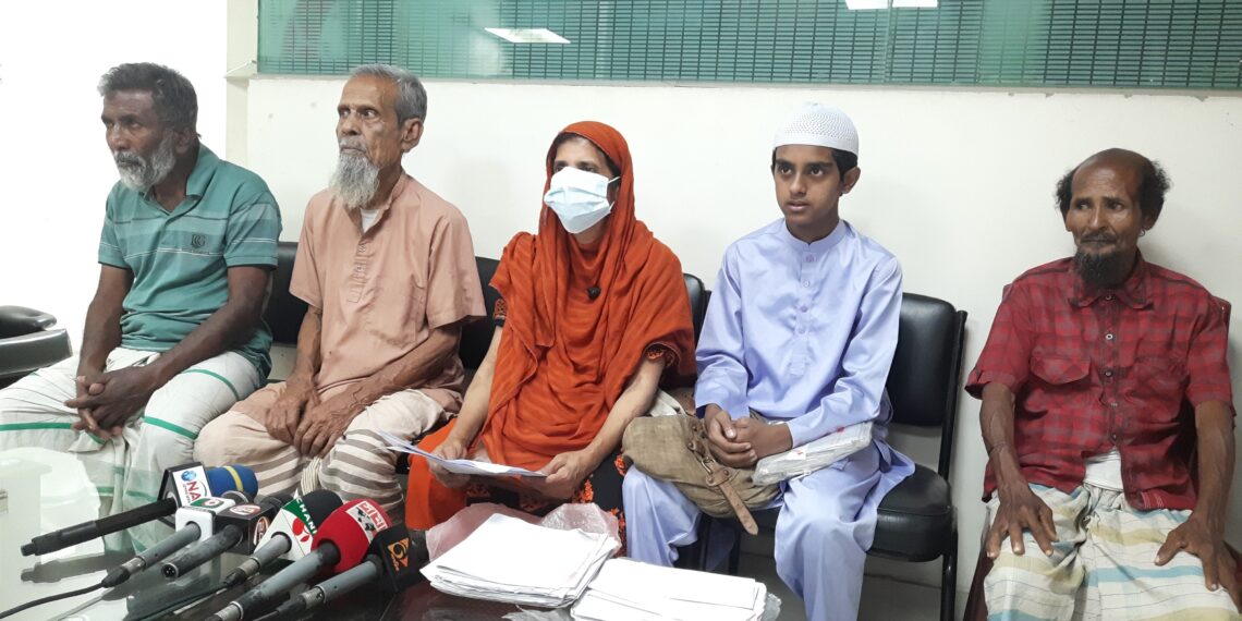 নারায়ণগঞ্জে নিজের বাড়িতে শান্তিতে থাকার আকুতি নিয়ে এক নারীর সংবাদ সম্মেলন: Nafiz Ashraf.Tnntv24