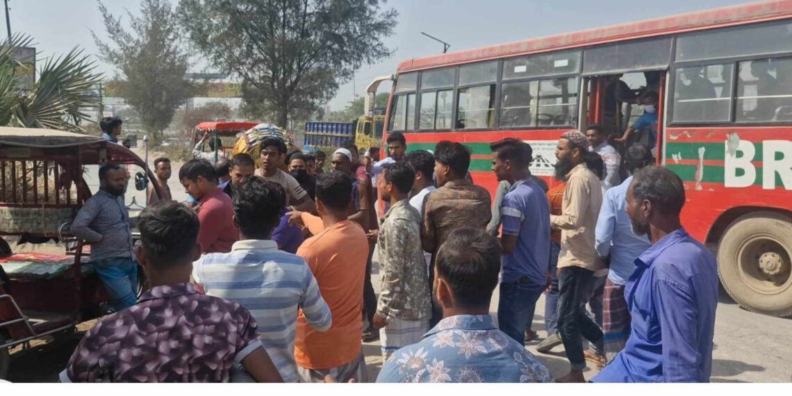 পূর্বাচলে কুড়িল-কাঞ্চন সড়ক সিএনজি চালকদের অবরোধ বিক্ষোভ,দুই পুলিশ আহত: Nafiz Ashraf.Tnntv24