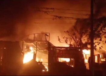 রূপগঞ্জে গ্রীণ সিটি সুপার মার্কেটে ভয়াবহ অগ্নিকান্ড,১৯ টি দোকান পুড়ে ছাই:Nafiz Ashraf.Tnntv24