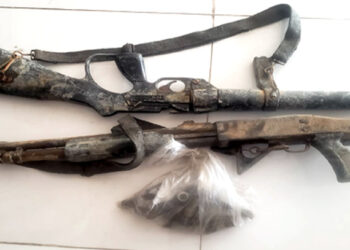 আড়াইহাজারে ধান ক্ষেত থেকে দুটি শর্টগান ও গুলি উদ্ধার। Nafiz Ashraf.Tnntv24