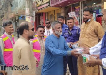 নারায়ণগঞ্জে রোগী ও ট্রাফিকদের মাঝে টিম খোরশেদের ঈদ উপহার “নাস্তা”। Nafiz Ashraf.Tnntv24