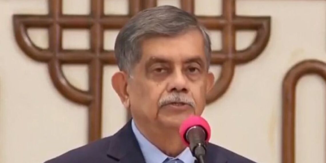 ঢাবি’র সাবেক অধ্যাপক সি আর আবরার উপদেষ্টা’র শপথ নিলেন । Nafiz Ashraf.Tnntv24