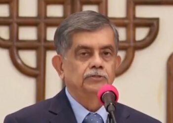 ঢাবি’র সাবেক অধ্যাপক সি আর আবরার উপদেষ্টা’র শপথ নিলেন । Nafiz Ashraf.Tnntv24