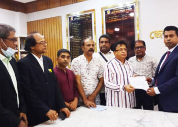 নারায়ণগঞ্জে এসি বাস ভাড়া ৭০ টাকা দাবিতে ডিসিকে স্মারকলিপি । Nafiz Ashraf.Tnntv24