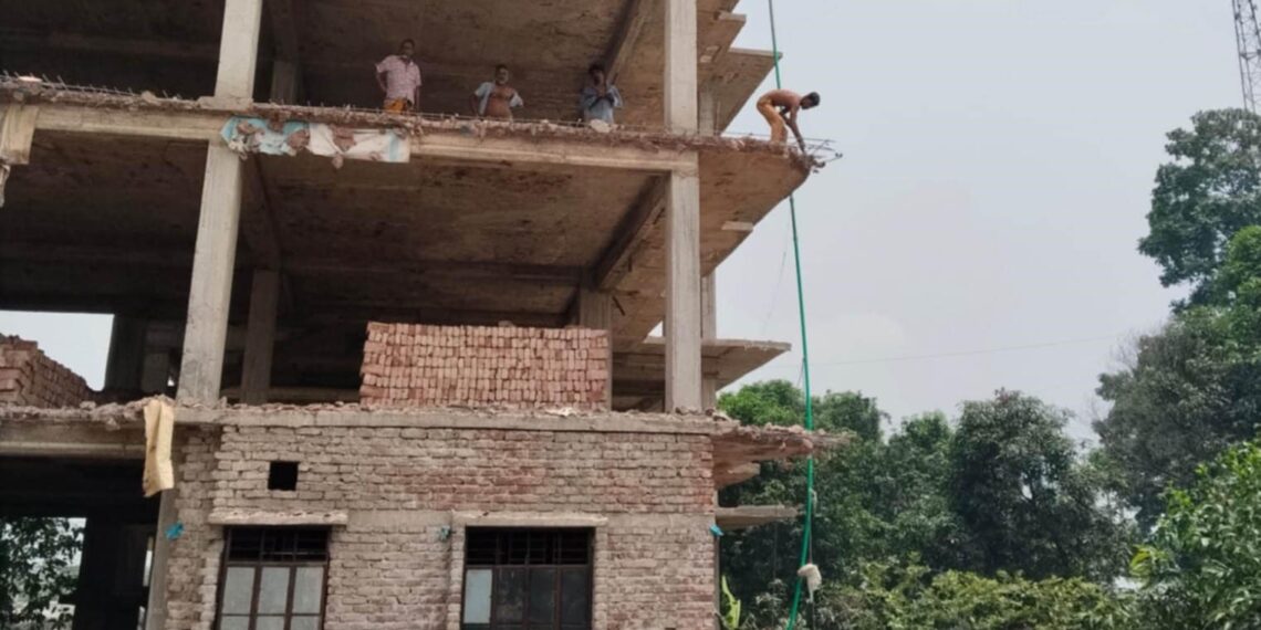 রূপগঞ্জে রাজউকের নকশাবর্হিভূত ভবন উচ্ছেদে অভিযান ॥ জরিমানা আদায়:Nafiz Ashraf.Tnntv24