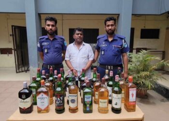 রূপগঞ্জে বিদেশি মদসহ ব্যবসায়ী আটক : Nafiz Ashraf.Tnntv24