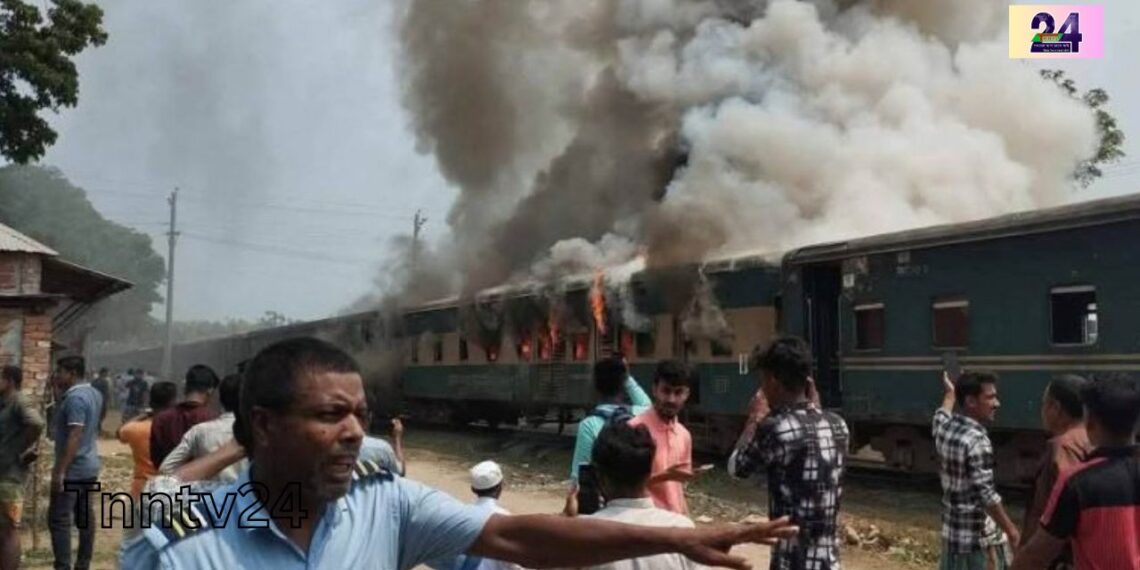  গাজীপুরে মহুয়া কমিউটার চলন্ত ট্রেনের পাওয়ার কার বগিতে আগুন। Nafiz Ashraf.Tnntv24