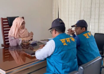 বন্দর এলজিইডি কার্যালয়ে অভিযান চালিয়ে প্রকল্পের ফাইল জব্দ করেছে দুদক।Nafiz Ashraf.Tnntv24