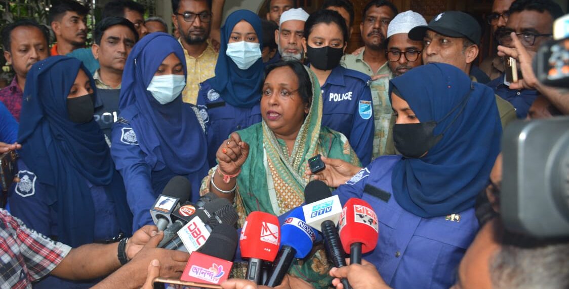 সাবেক মেয়র ডা.আইভীকে ভোরে গ্রেফতারের পর তাঁকে কারাগারে পাঠায় আদালত।Nafiz Ashraf.tnntv24