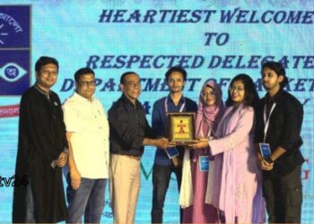 ঢাকা বিশ্ববিদ্যালয় মার্কেটিং বিভাগের শিক্ষার্থীরা মডেল গ্রুপের কারখানা পরিদর্শন করেন।Nafiz Ashraf.Tnntv24