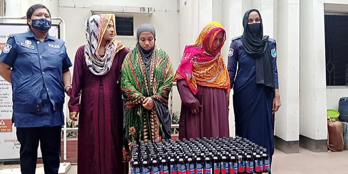 রূপগঞ্জে ১৫৫ বোতল ফেনসিডিলসহ তিন নারী  মাদক ব্যবসায়ী গ্রেপ্তার: Nafiz Ashraf.Tnntv24