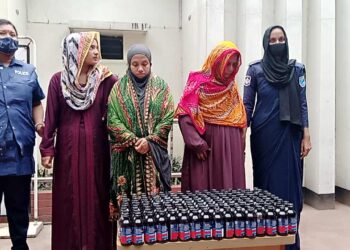 রূপগঞ্জে ১৫৫ বোতল ফেনসিডিলসহ তিন নারী  মাদক ব্যবসায়ী গ্রেপ্তার: Nafiz Ashraf.Tnntv24