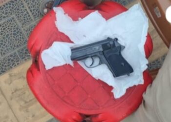 রূপগঞ্জে মসজিদের সামনের কাতারে জায়গা না পাওয়ায় হামলার অভিযোগ,পিস্তল জব্দ:Nafiz Ashraf.Tnntv24