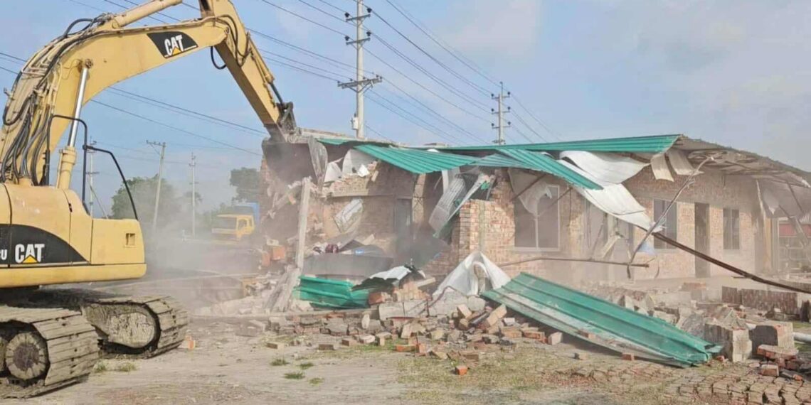 রূপগঞ্জে অনুমোদনহীন আবাসন প্রকল্পে  ভ্রাম্যমাণ আদালতের উচ্ছেদ অভিযান:Nafiz Ashraf.Tnntv24