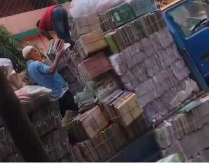 রূপগঞ্জে বিনামূল্যের বই বিক্রির অভিযোগে অধ্যক্ষকে শোকজ: Nafiz Ashraf.Tnntv24