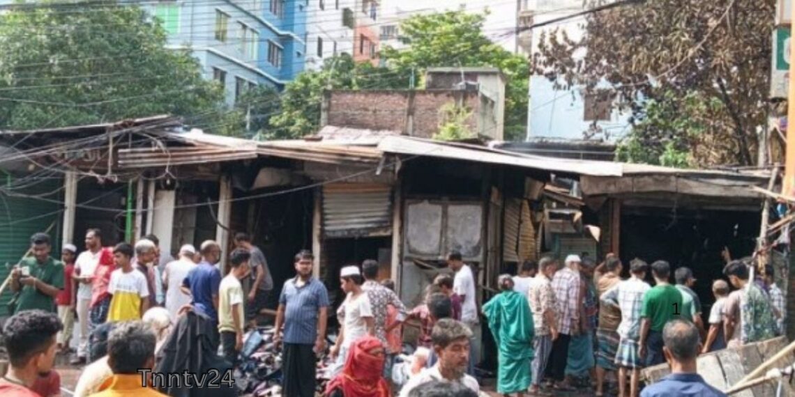নারায়ণগঞ্জের চাষাঢ়া হকার্স মার্কেটে আগুনে ৩০ দোকান পুড়ে ছাই।Nafiz Ashraf.Tnntv24