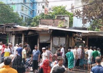 নারায়ণগঞ্জের চাষাঢ়া হকার্স মার্কেটে আগুনে ৩০ দোকান পুড়ে ছাই।Nafiz Ashraf.Tnntv24